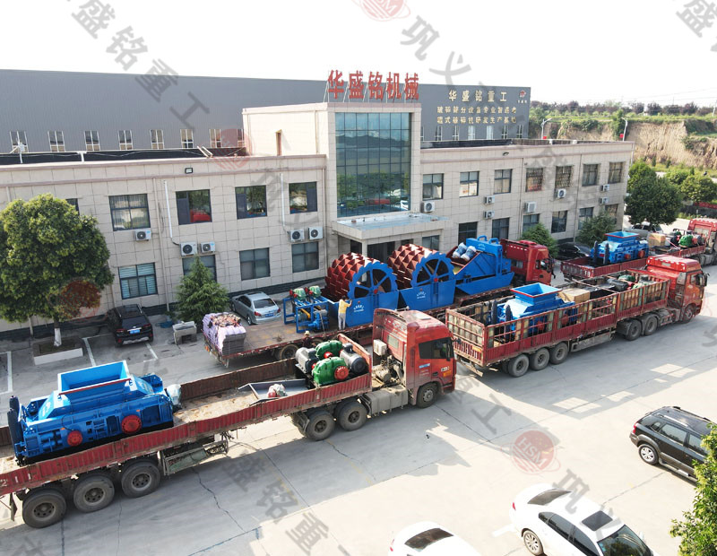 浙江對輥機生產現(xiàn)場